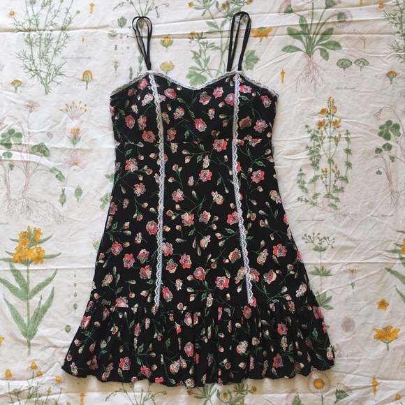 Modcloth Dresses & Skirts - Modcloth Black Floral Dress with White Lace